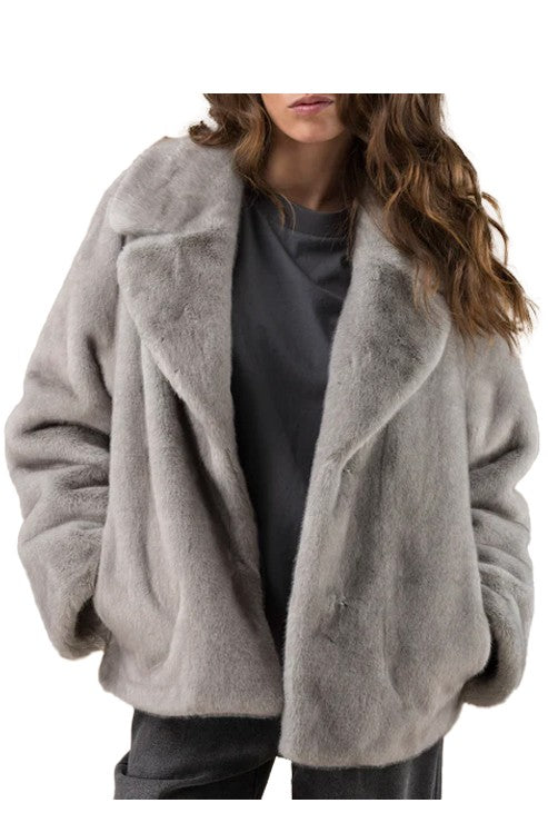 ADORÉ PARIS OXANA – Giacca donna in ecopelliccia grigio chiaro con collo ampio (60 cm)