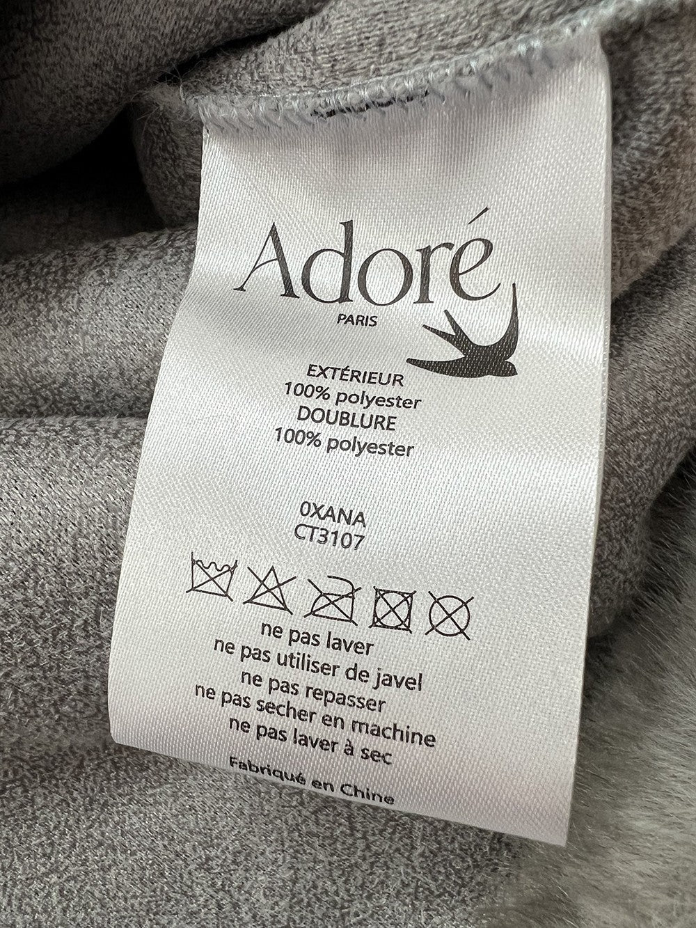 ADORÉ PARIS OXANA – Giacca donna in ecopelliccia grigio chiaro con collo ampio (60 cm)