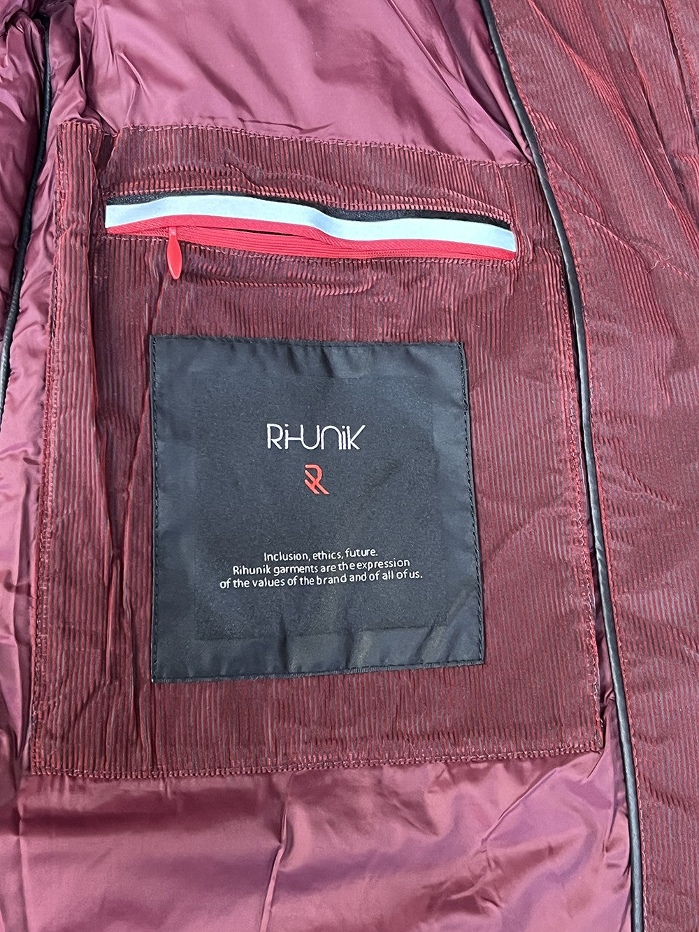 RIHUNIK RIW296J DIONNE ROLL UP – Giacca corta bordeaux opalino con cappuccio (65 cm)