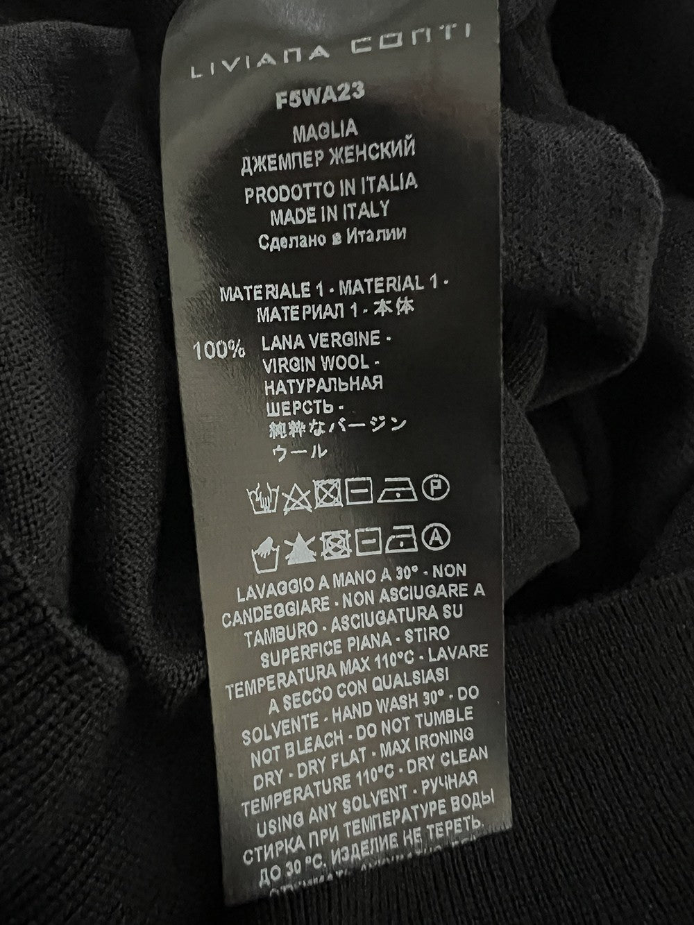 LIVIANA CONTI F5WA23 “MIRANDA” – Maglia lana merino nera con apertura collo (62 cm)