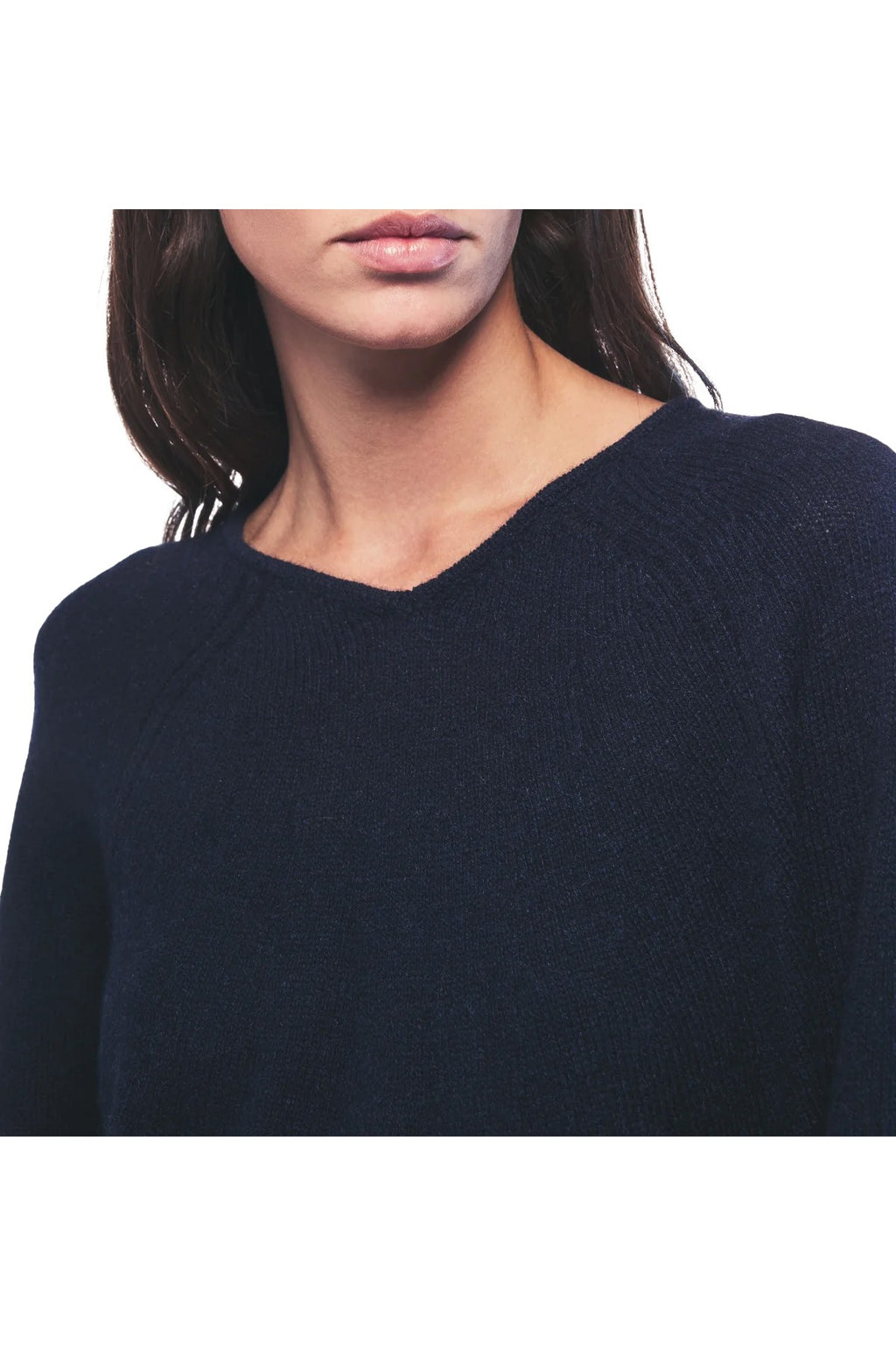 LIVIANA CONTI F5WC85 “DEMETRA” – Maglia blu scollo a V corto in cashmere/seta (62 cm)