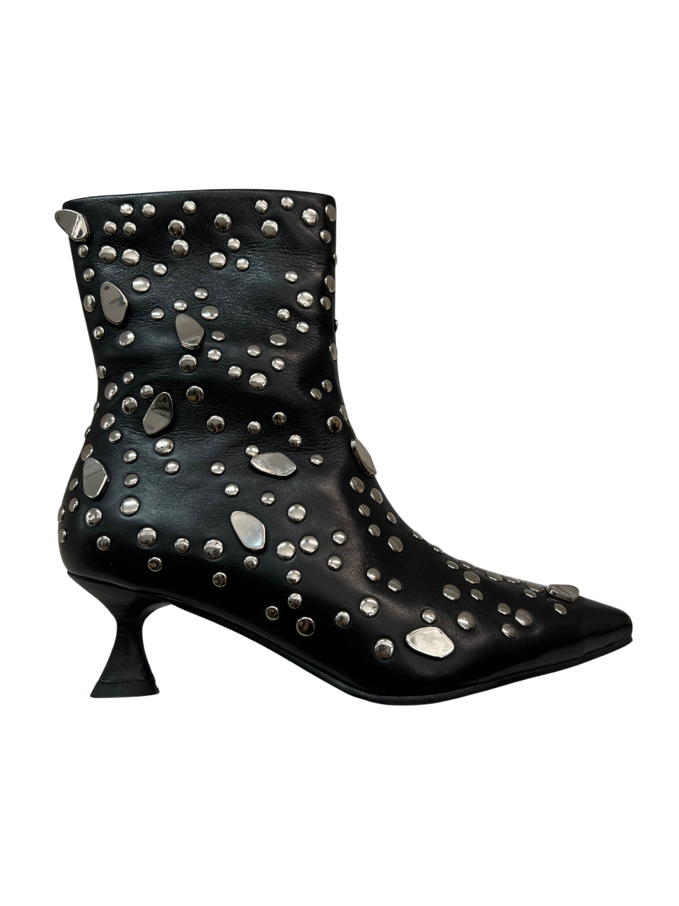 LA VITRINA “PORTO CERVO” – Stivale basso in pelle nero con applicazioni argento (tacco 5 cm)