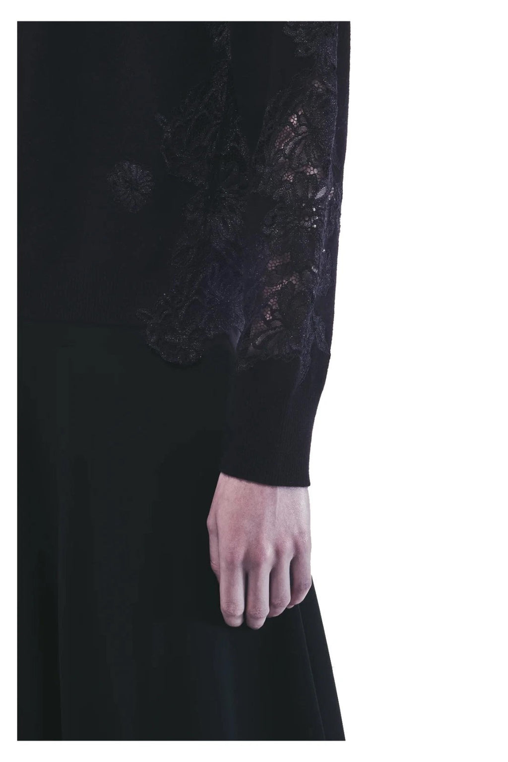 LIVIANA CONTI F5WG96 FAITH – Maglia 100% lana nera con inserti in pizzo (maniche & fianchi)