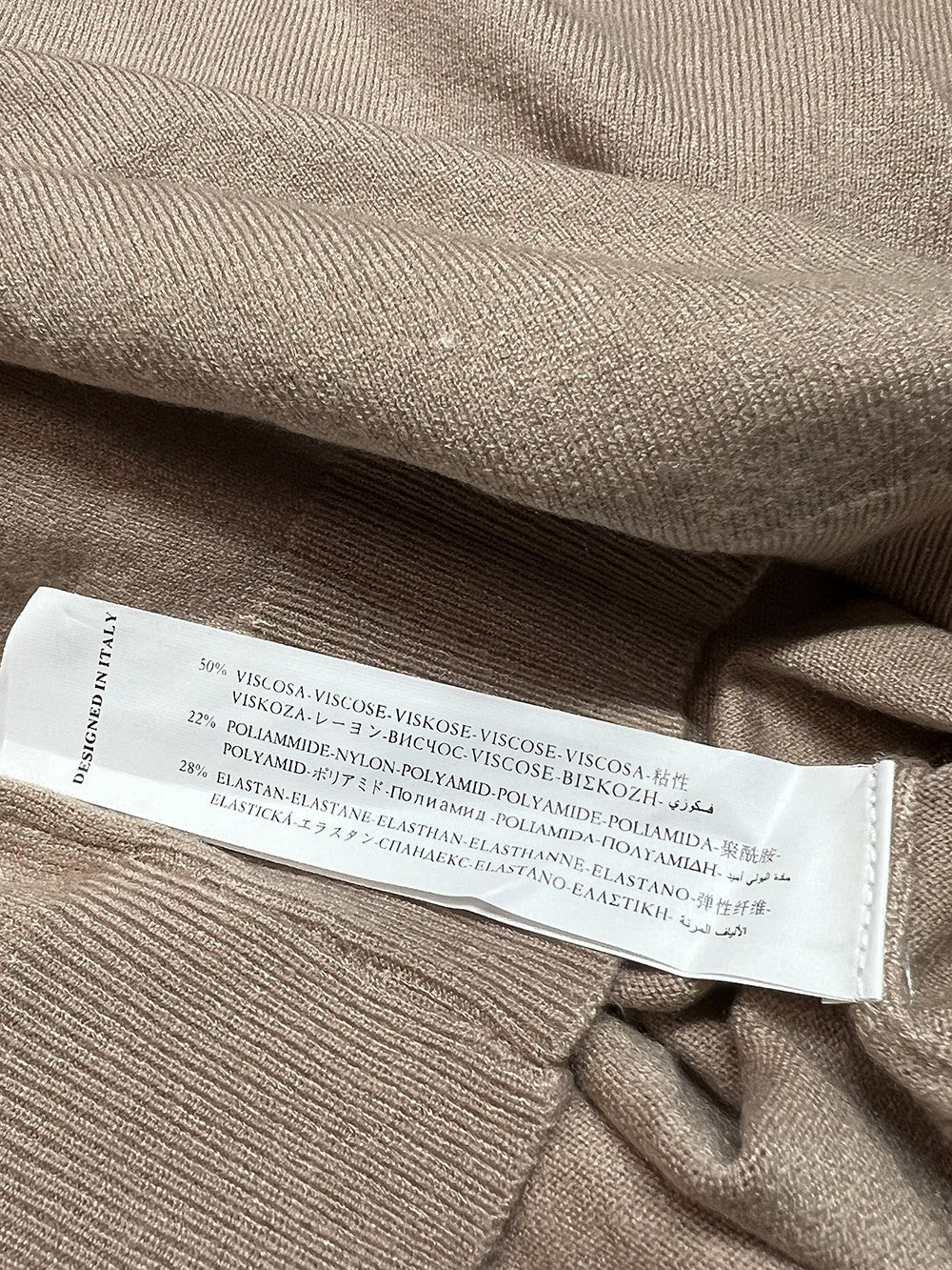 KORALLINE art. 600 – Maglia donna slim collo alto, manica lunga con spacco Nuovi Colori