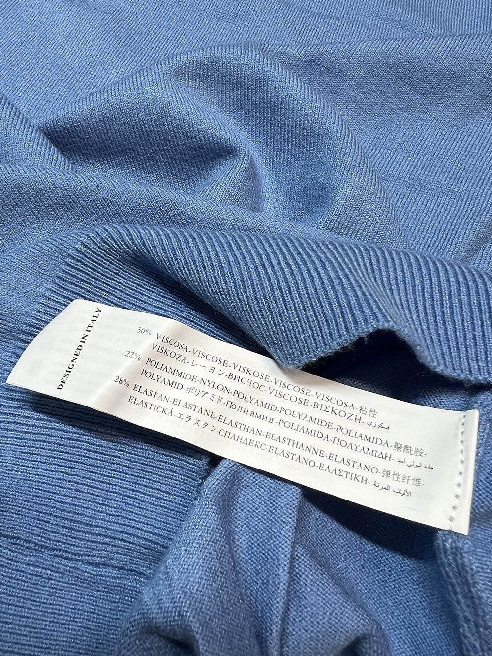 KORALLINE art. 600 – Maglia donna slim collo alto, manica lunga con spacco Nuovi Colori