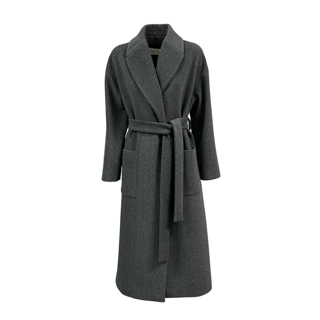 Lucrezia T Cappotto Donna a Vestaglia con Cintura e Collo Sciallato – Tasche Applicate – L25706 LU050 – Made in Italy