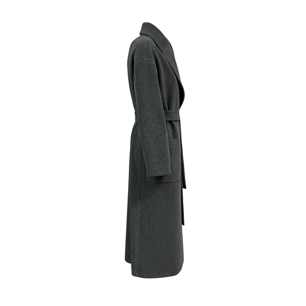 Lucrezia T Cappotto Donna a Vestaglia con Cintura e Collo Sciallato – Tasche Applicate – L25706 LU050 – Made in Italy